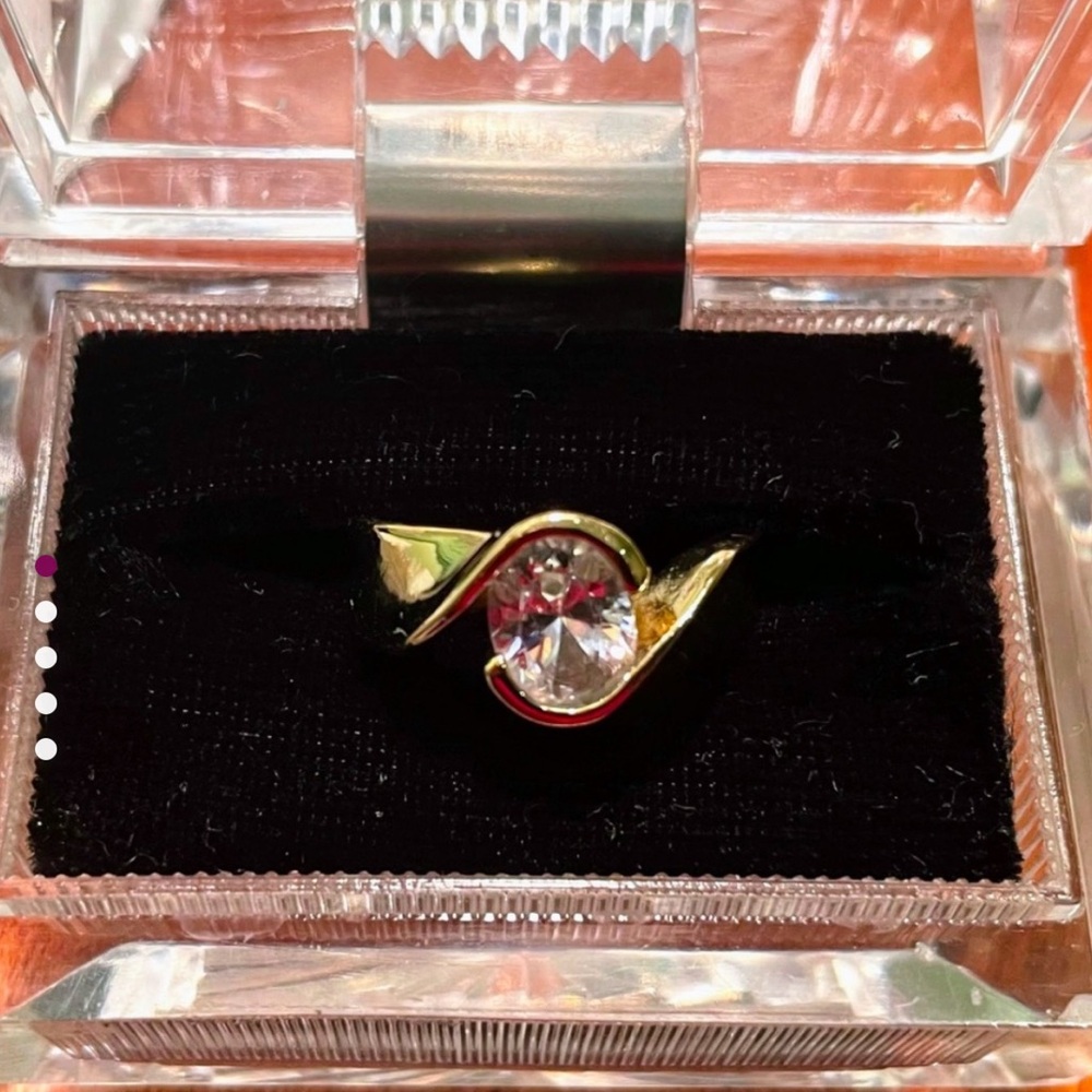 Beautiful gold plated ring with Crystal stone. Size 6.5